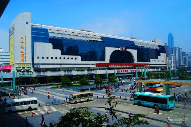 从深圳北站到罗湖口岸需要乘坐什么交通工具？